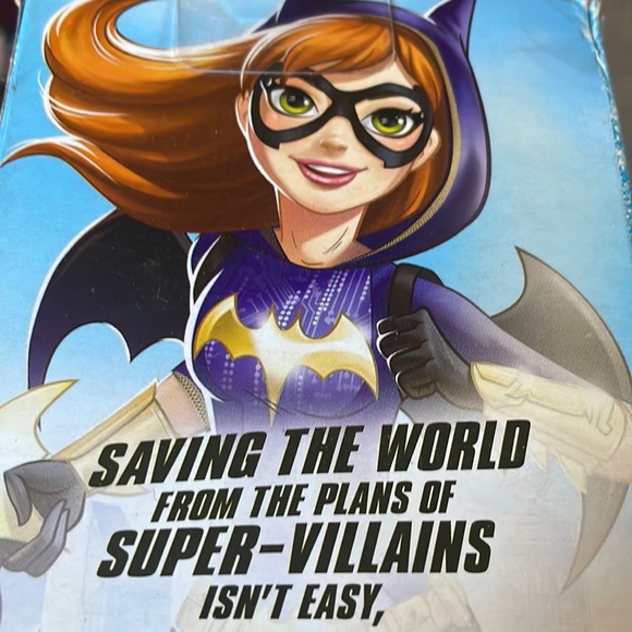 DC SUPER HERO GIRLS BATGIRL NEW IN BOX BUT CORNER OF BOX A SMALL DAMAGED AREA - Picture 8 of 9